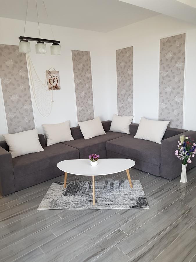 Frontal View By Twin Residence 마마이아 외부 사진